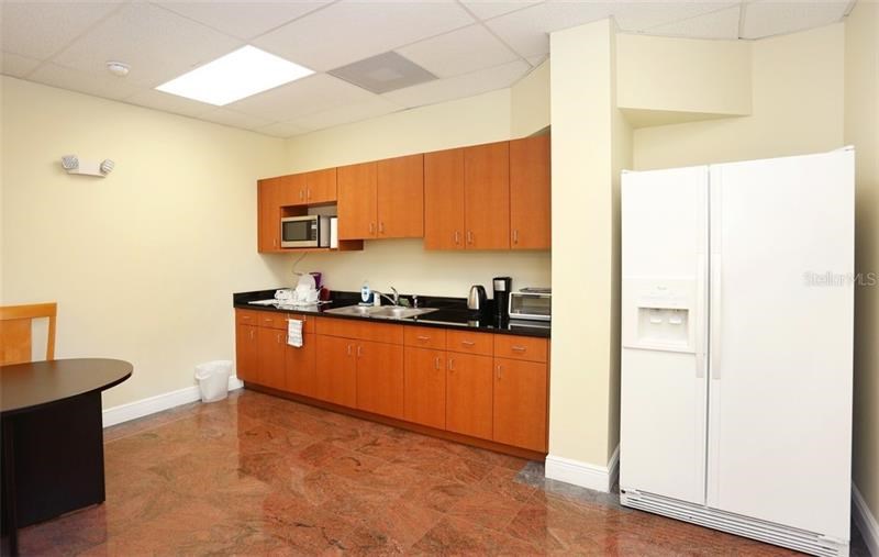 6 Acre Industrial Class warehouse in Tampa, FL - 35,800 Sq Ft Print
$5,900,000