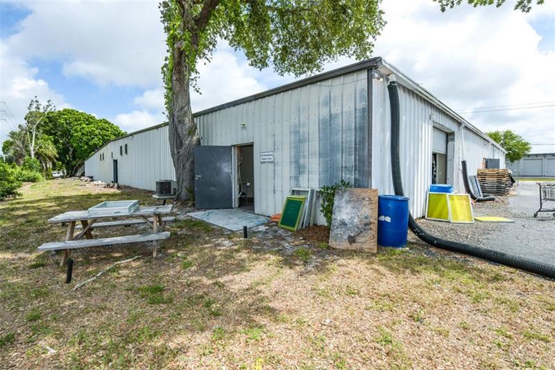 Warehouse For Sale in Sarasota, FL - 19,000 SF $1,890,000