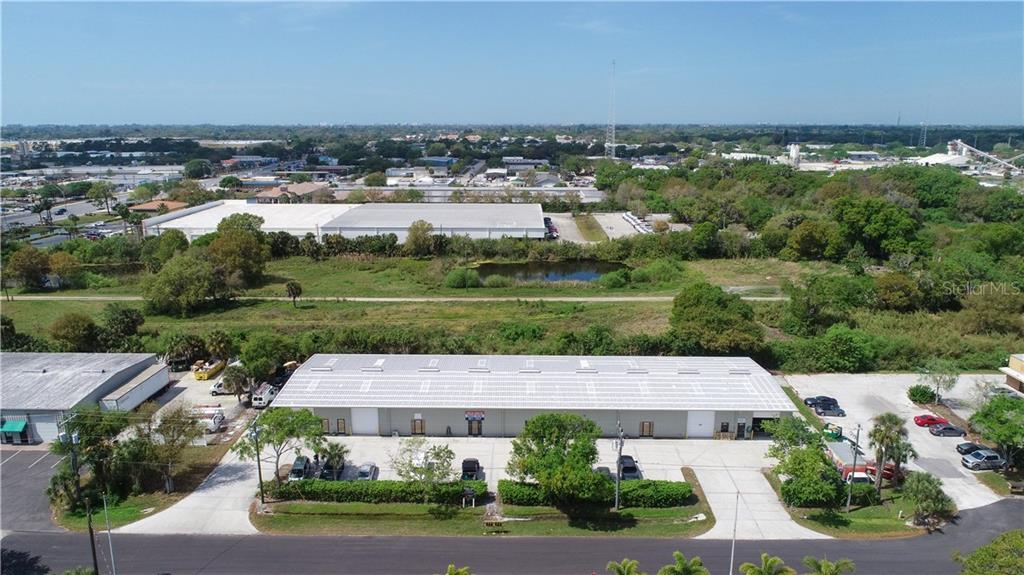 Sarasota Warehouses For Sale - 6 bays / 13,500 SF $1,150,000