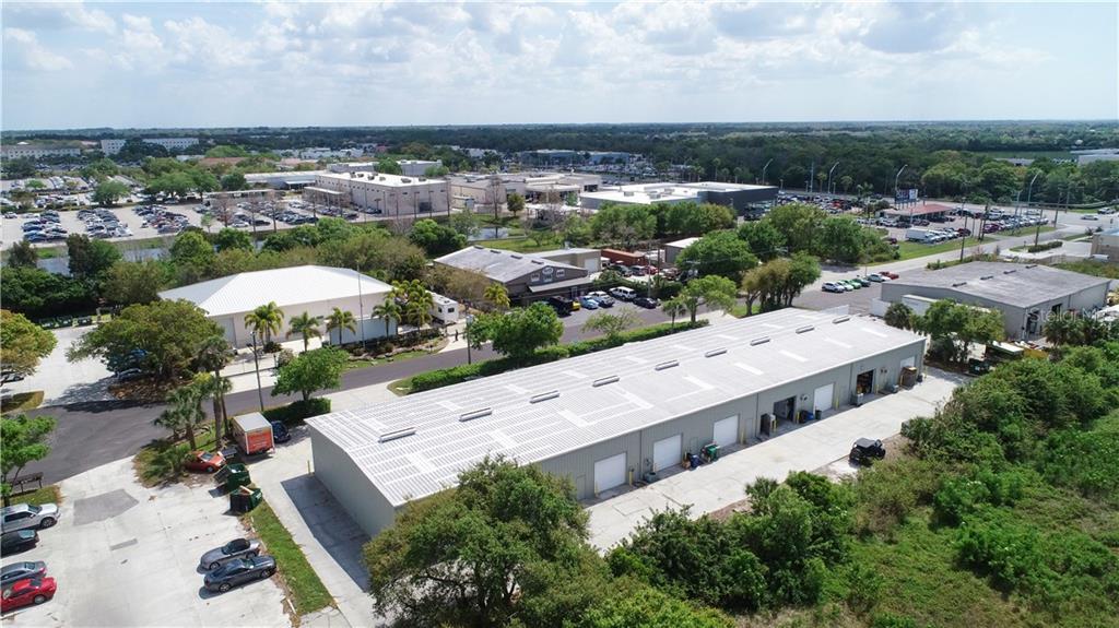 Sarasota Warehouses For Sale - 6 bays / 13,500 SF $1,150,000