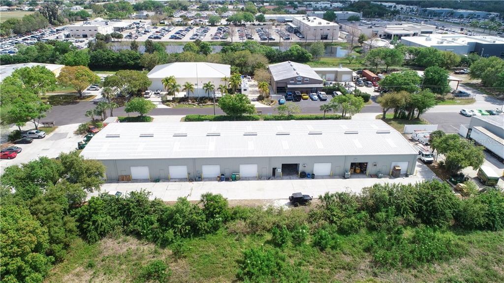 Sarasota Warehouses For Sale - 6 bays / 13,500 SF $1,150,000