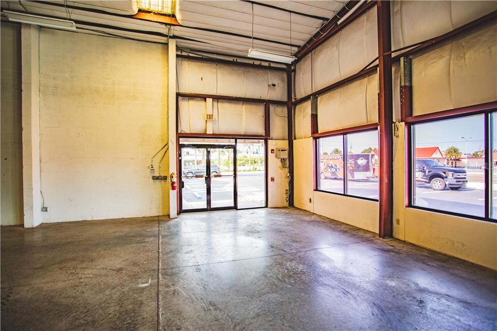 Warehouse Building For Sale in Bradenton, FL - 14,500 sf $1,999,000