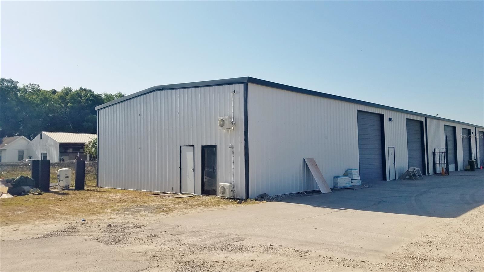 Multi-Unite Warehouse Building For Sale in Winter Haven, FL - 20,000 sf $1,400,000