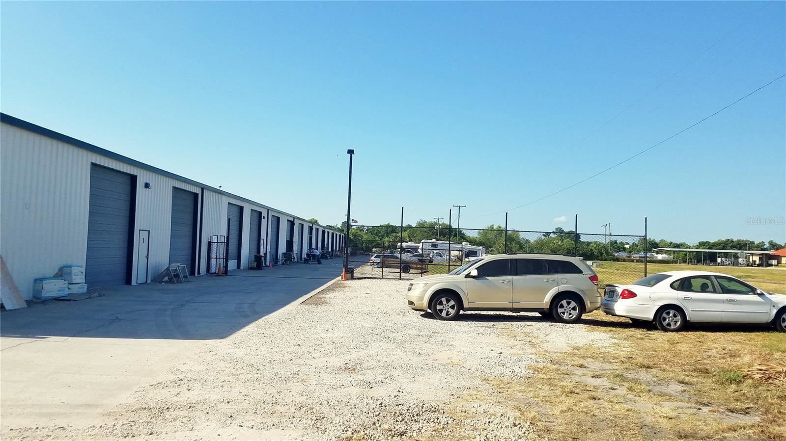 Multi-Unite Warehouse Building For Sale in Winter Haven, FL - 20,000 sf $1,400,000