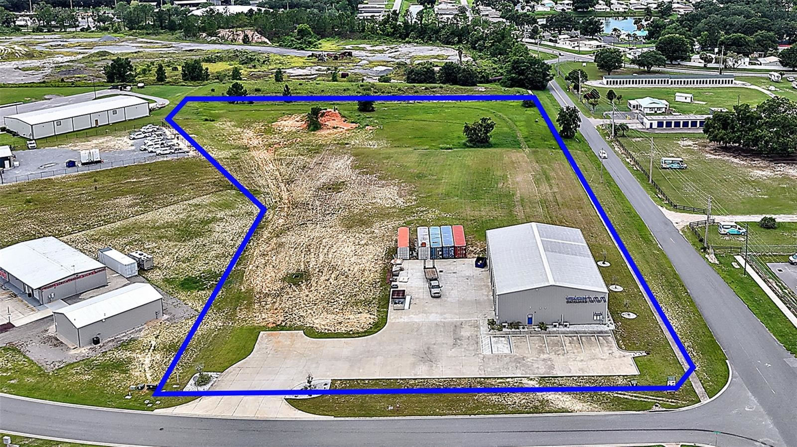4 Warehouses For Sale In Leesburg FL - 5.76 Acres / 82,500 sq ft warehouse space