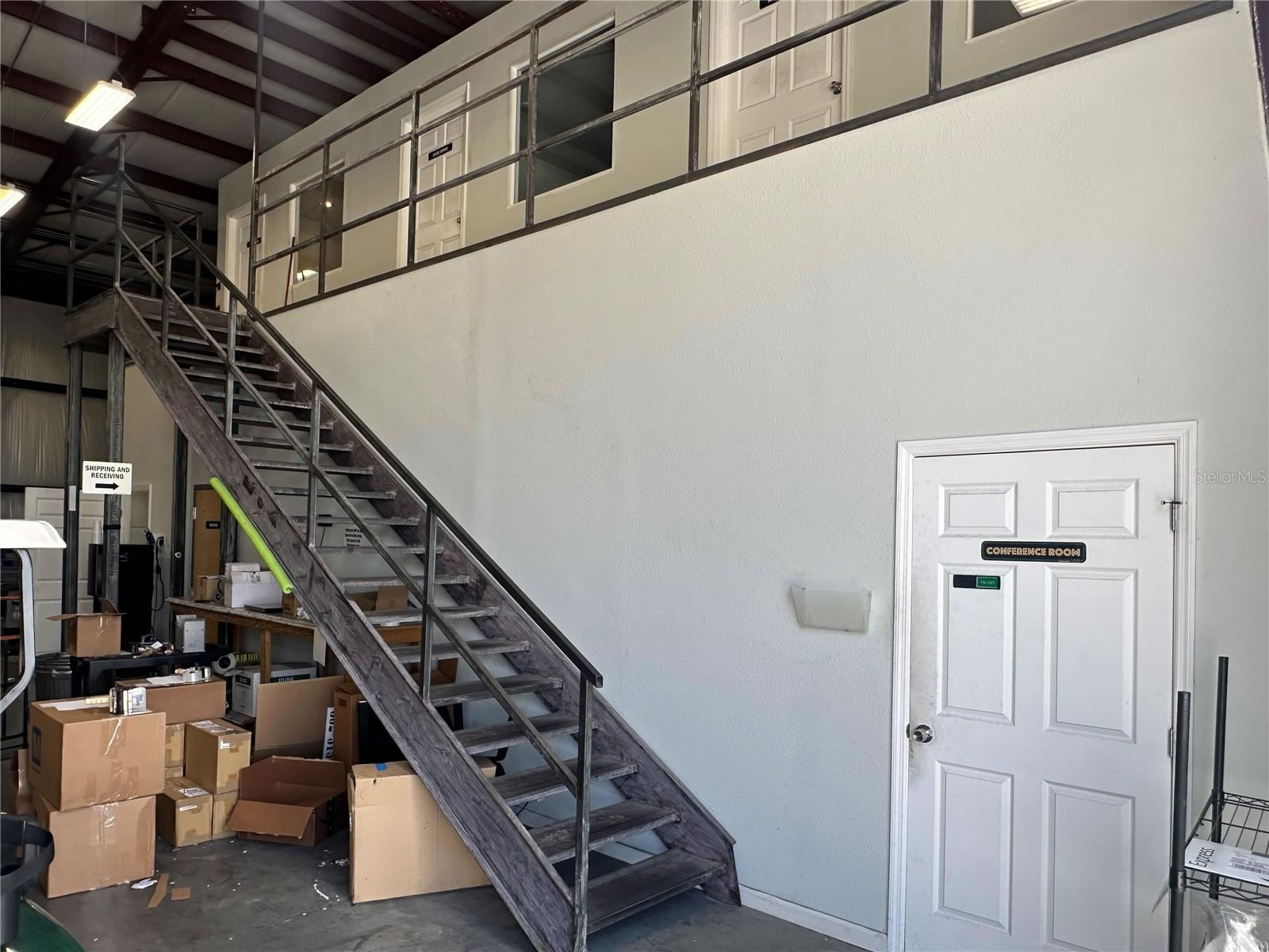 4 Warehouses For Sale In Leesburg FL - 5.76 Acres / 82,500 sq ft warehouse space $3,000,000