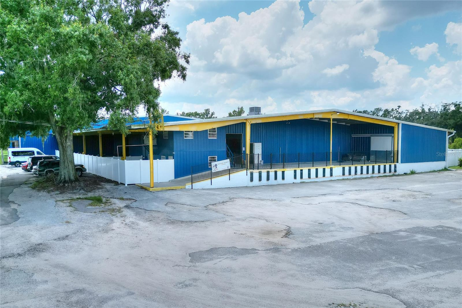 Plant City Warehouse For Sale - 53k Sq ft / 8.9 Acres