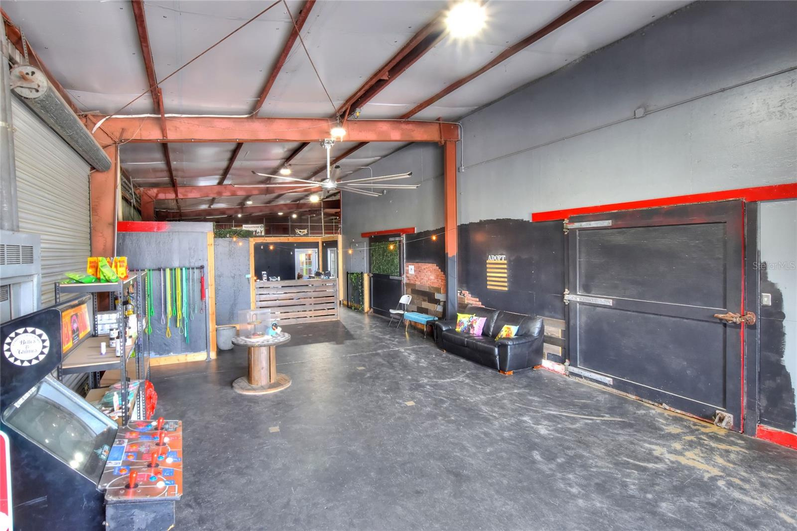 Plant City Warehouse For Sale - 53k Sq ft / 8.9 Acres $3,350,000