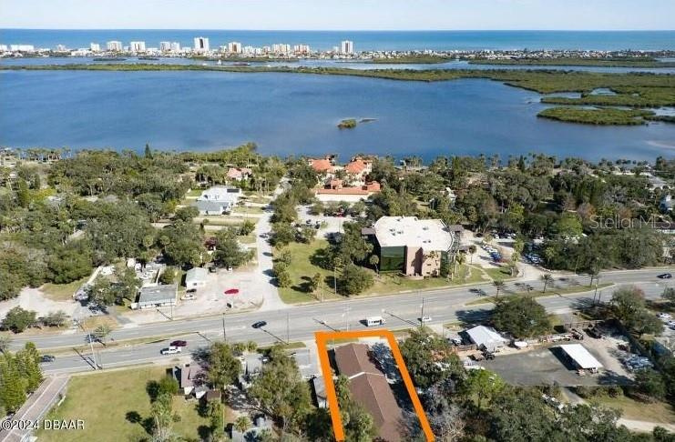 5 Unit Commercial Building Including Boat Supply business and inventory $995,000