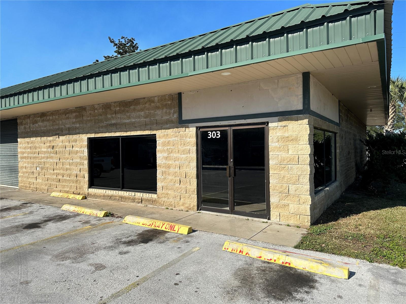 Ocala Warehouse / Retail Space For Sale - 11,000 sq ft $1,400,000