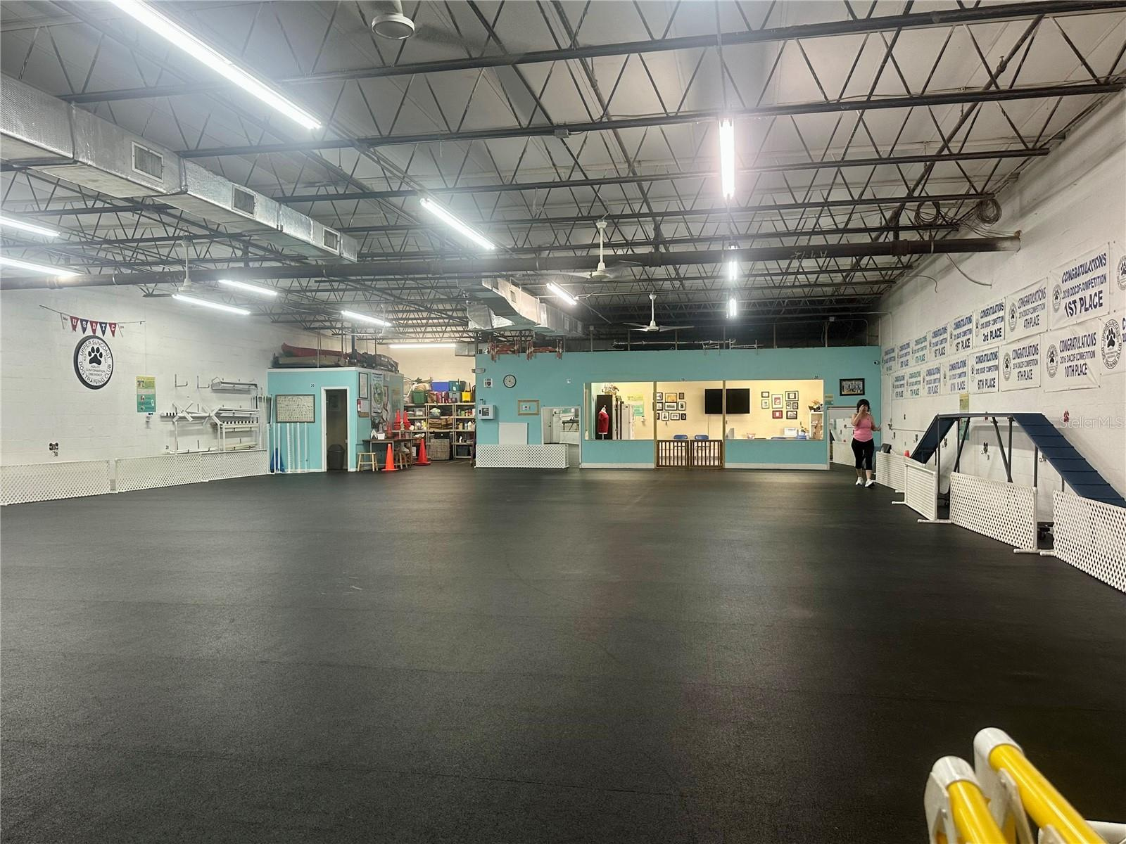 Clearwater FL Warehouse For Sale - 20,000 Sq Ft $3,600,000