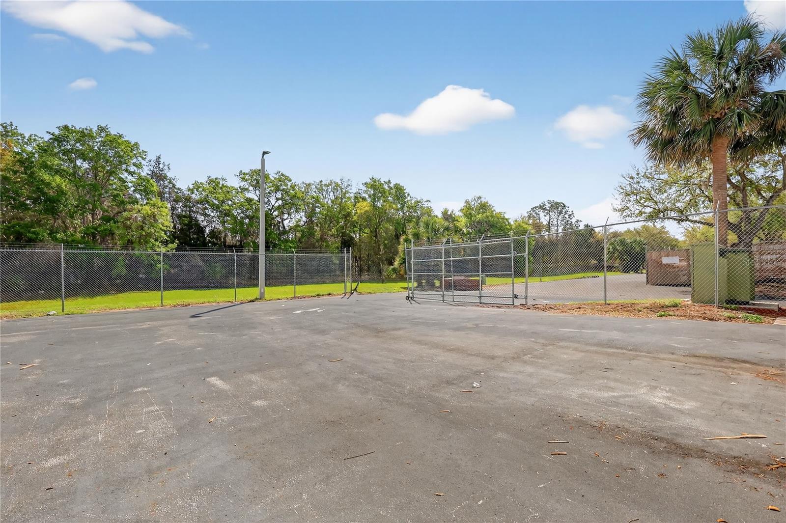 7,700 Sq Ft Warehouse For Sale in Leesburg, Florida -  $1,150,000 