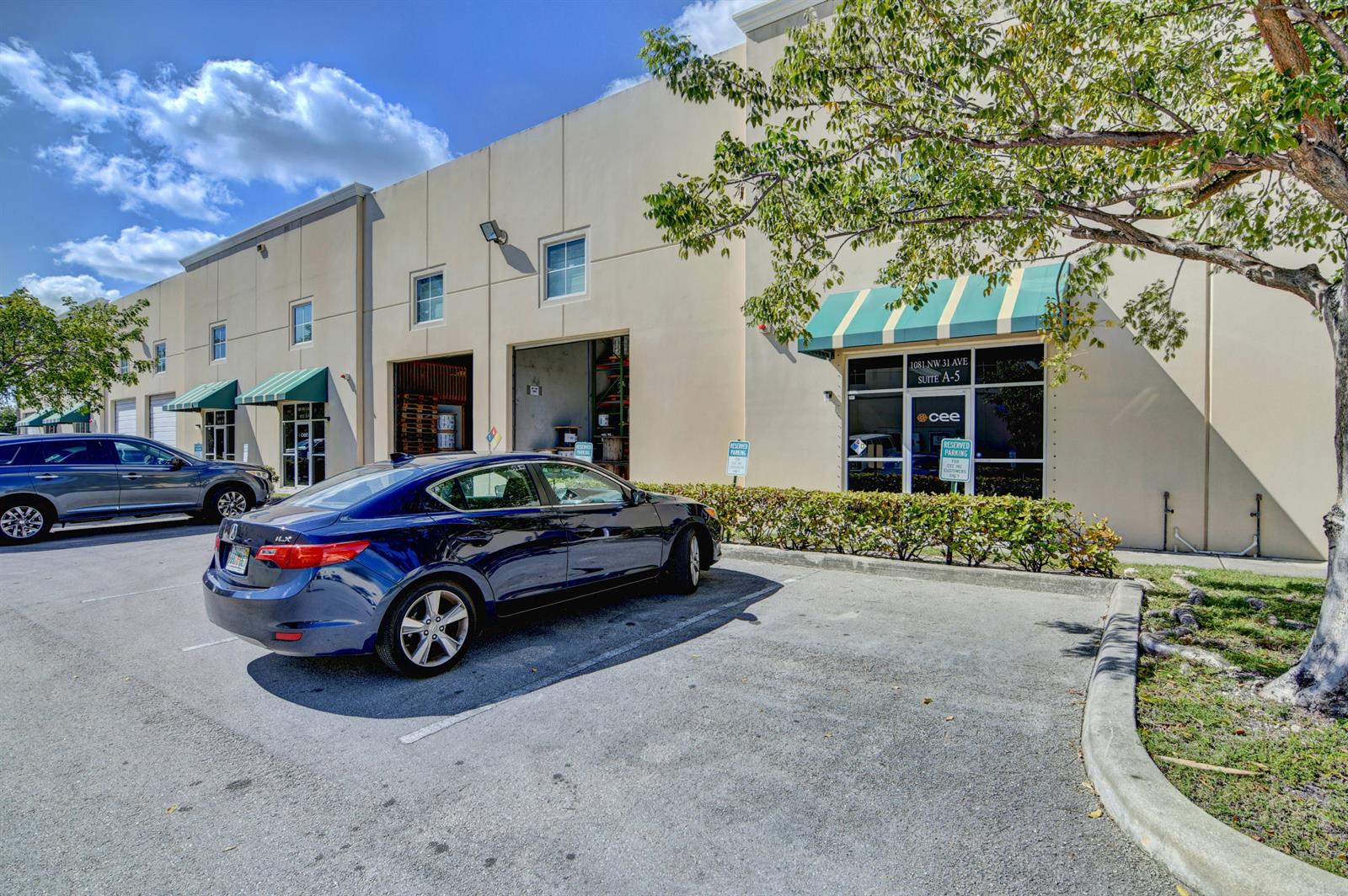 Warehouse For Sale in Pompano Beach - 3 bays / 8,200 sq ft $1,060,000