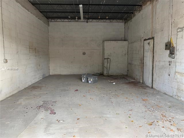 9% CAP 44,000 Sq Ft 17 Bay Warehouse Complex in Oakland Park – Broward $6,790,000
