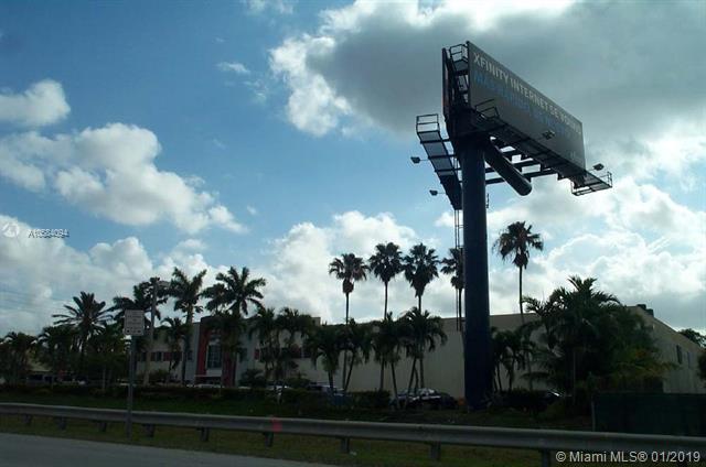 Excellent Warehouse with Office Space For Sale in Doral - 34,000 $5,900,000